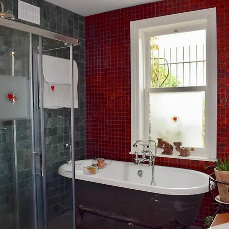 4 Bedroom House In Апартаменты Дублин