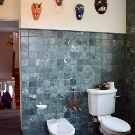 4 Bedroom House In Апартаменты Дублин